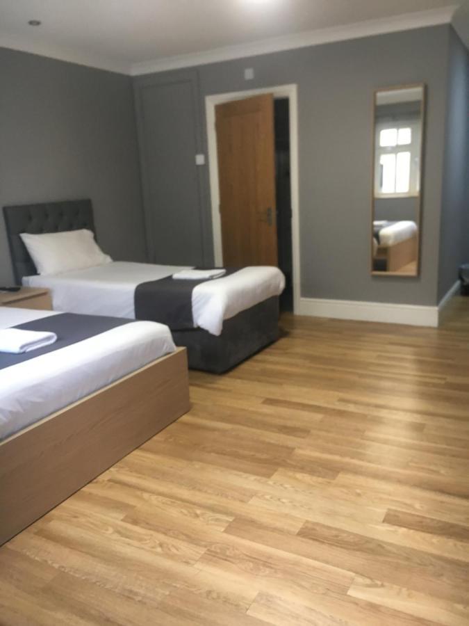 The Mawney Hotel Romford Extérieur photo
