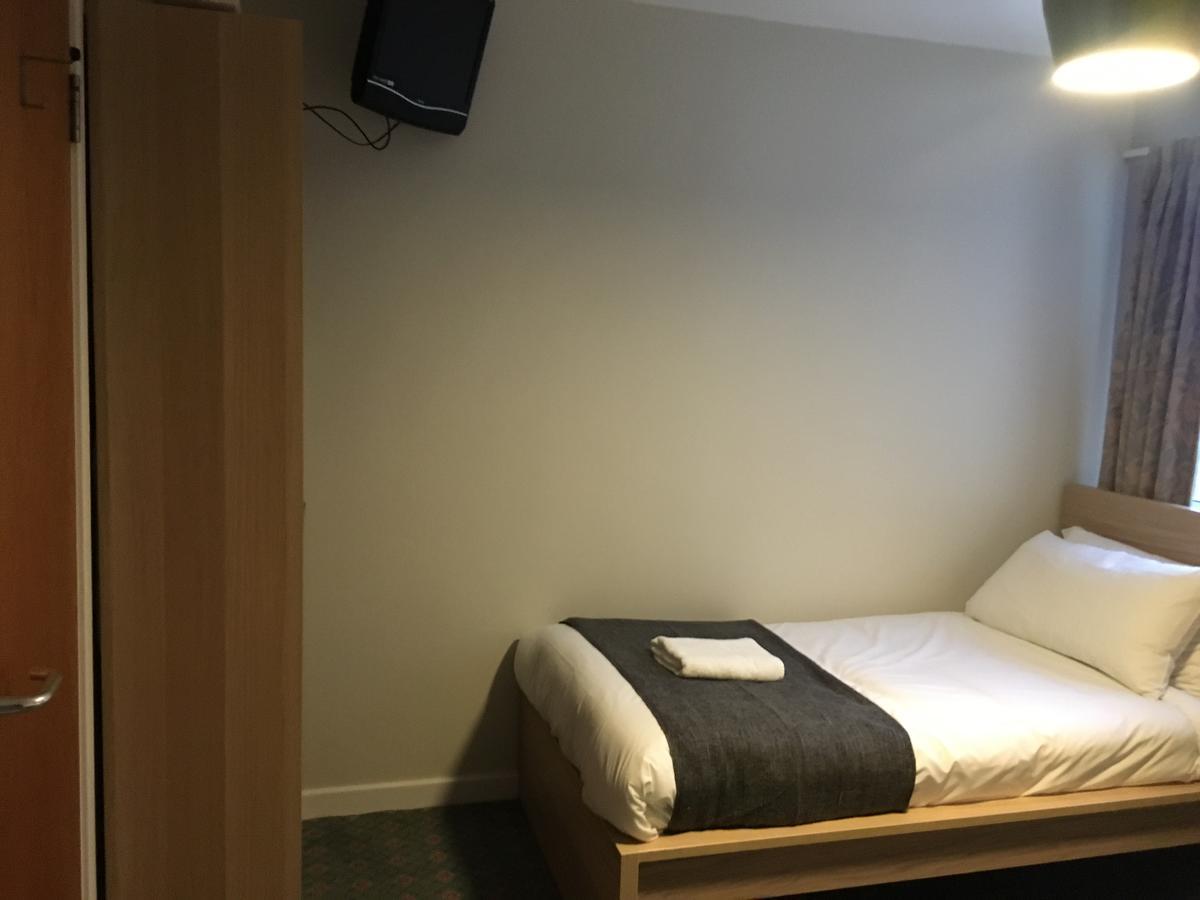The Mawney Hotel Romford Extérieur photo