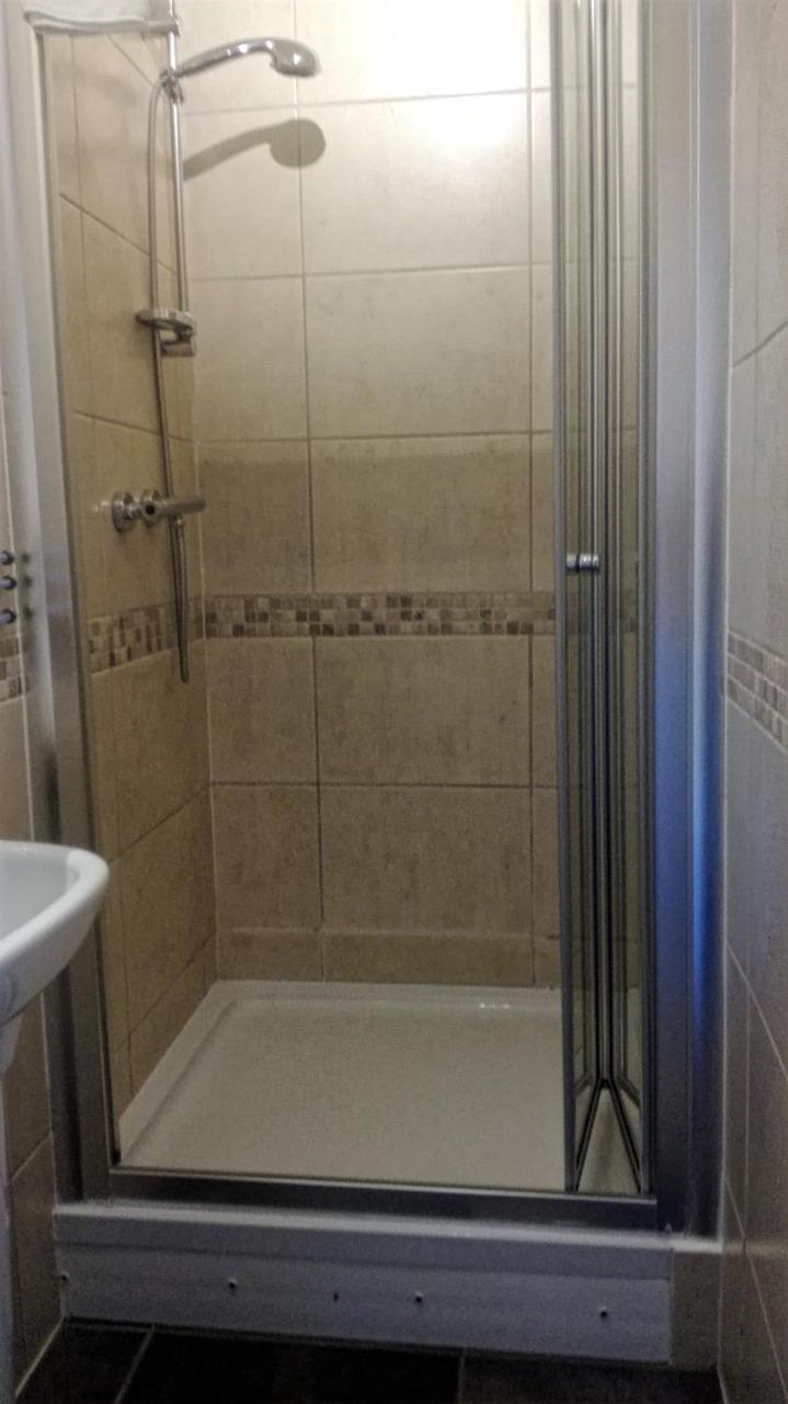The Mawney Hotel Romford Extérieur photo