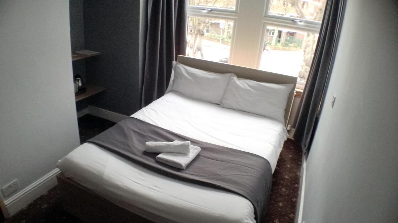 The Mawney Hotel Romford Extérieur photo