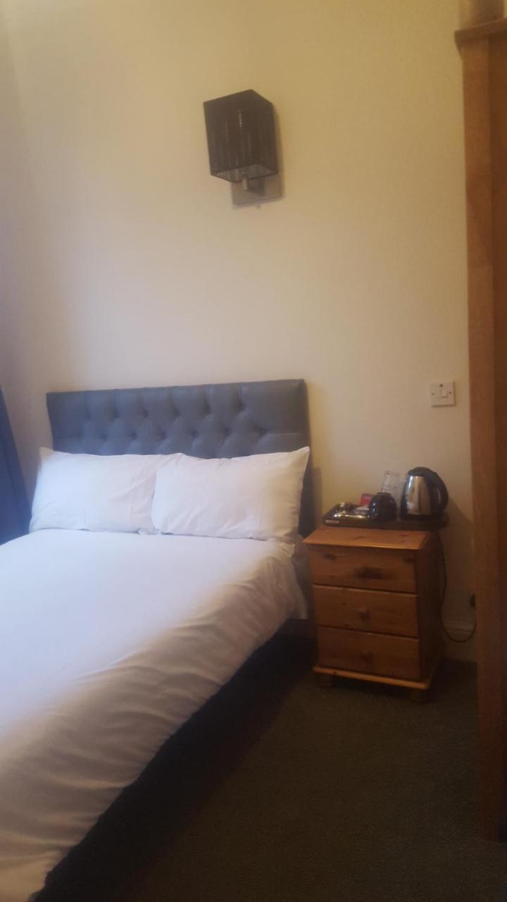 The Mawney Hotel Romford Extérieur photo